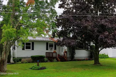 81 Middle Rd, Altamont, NY 12009