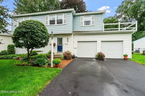 42 Greenock Rd, Delmar, NY 12054