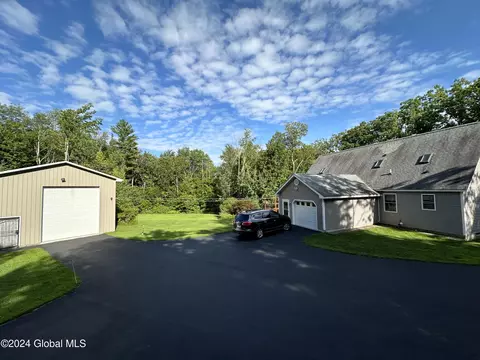 55 Knapps Rd, Stephentown, NY 12168