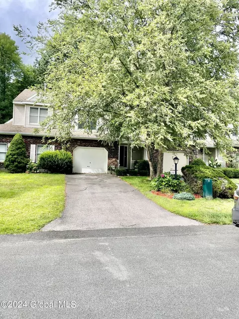23 Woodside Dr, Clifton Park, NY 12065