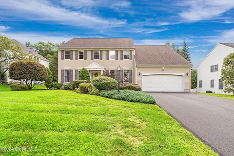 618 Vanderlyn Ln, Slingerlands, NY 12159