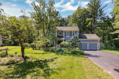 27 N Parkway Dr, Schenectady, NY 12303