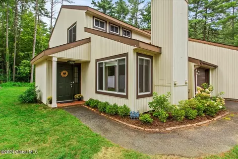 59 Snowberry Rd, Malta, NY 12020