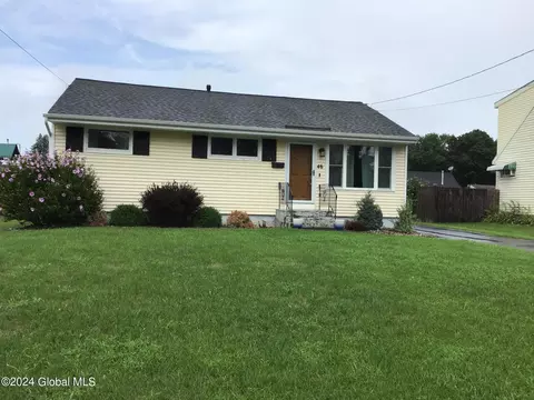 46 Parkview Ct, Troy, NY 12180