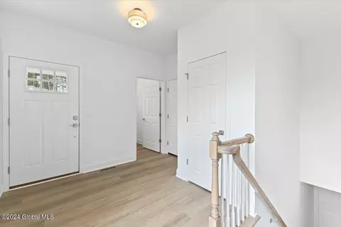19 Bradley Cir, Halfmoon, NY 12065 photo 5