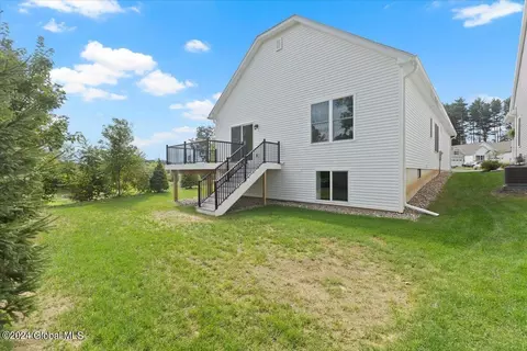 19 Bradley Cir, Halfmoon, NY 12065 photo 29