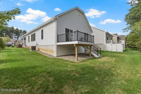 19 Bradley Cir, Halfmoon, NY 12065 photo 28