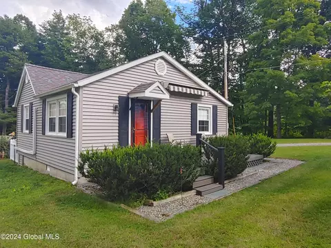 13 Bayberry Ln, Hague, NY 12836