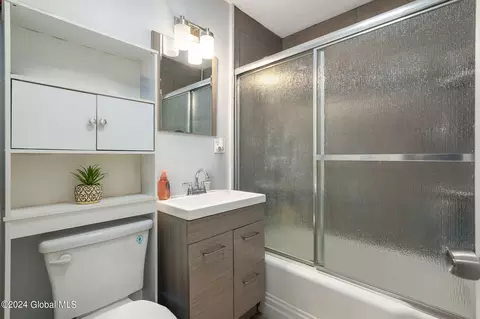 Bath - 126 Robinson St, Schenectady, NY 12304 photo 1 of 1
