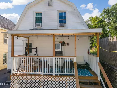 Exterior - 126 Robinson St, Schenectady, NY 12304 photo 4 of 7