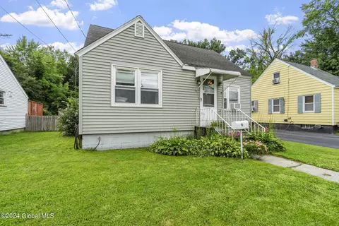 9 Lakeview Ave, Rensselaer, NY 12144