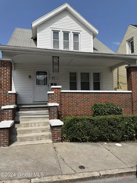 2303-2305 15th St, Troy, NY 12180