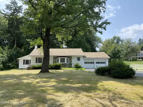 332 Loudon Rd, Albany, NY 12211