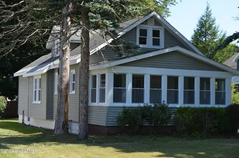 528 Charles St, Glenville, NY 12302