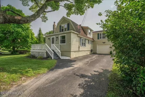 45 School St, Broadalbin, NY 12025