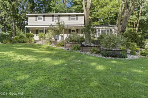29 Sunrise Ter, Clifton Park, NY 12065