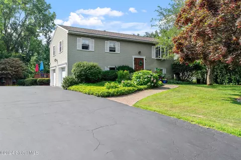 11 Debbie Ct, Albany, NY 12205