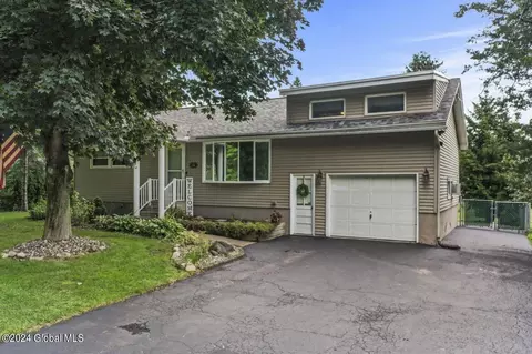 951 Burdeck St, Rotterdam, NY 12306