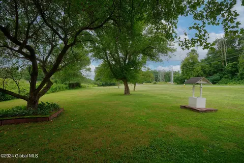 Exterior - 1098 Vley Rd, Glenville, NY 12302 photo 4 of 6