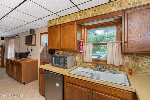 Kitchen - 1098 Vley Rd, Glenville, NY 12302 photo 2 of 2