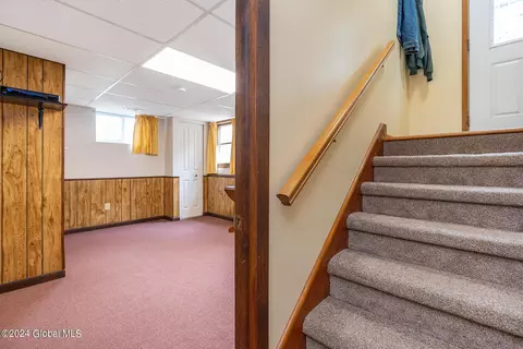 Entry Way - 1098 Vley Rd, Glenville, NY 12302 photo 2 of 2