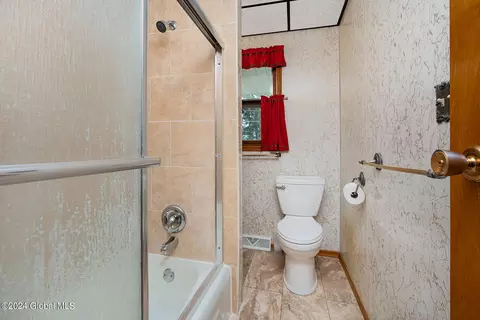 Bath - 1098 Vley Rd, Glenville, NY 12302 photo 1 of 2