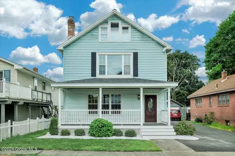 41 Woodrow Ct, Troy, NY 12180