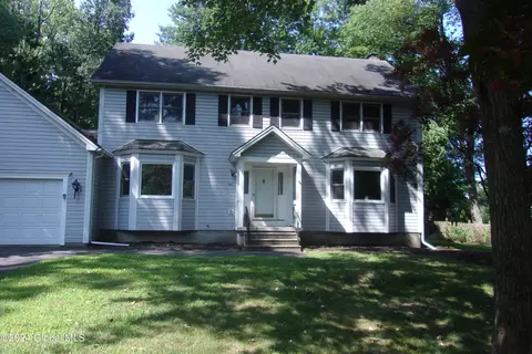 65 Deer Run Holw, Clifton Park, NY 12065