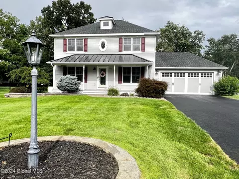 47 Willowbrook Ter, Halfmoon, NY 12065