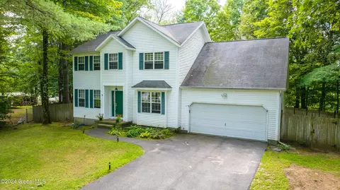 4 Lonesome Pine Trl, Gansevoort, NY 12831
