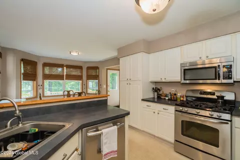 4 Lonesome Pine Trl, Gansevoort, NY 12831 photo 18