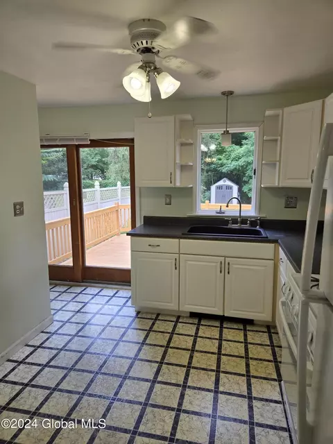 1825 Osterlitz Ave, Schenectady, NY 12305 photo 3