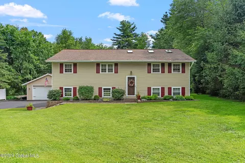 51 Wildwood Hts, West Sand Lake, NY 12196