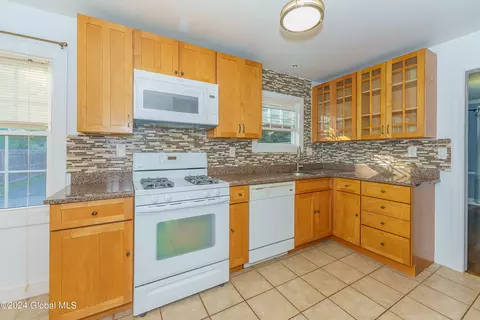 1166 Van Curler Ave, Schenectady, NY 12308 photo 17