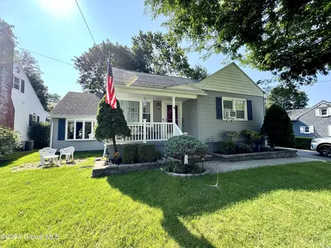 25 Evelyn Ave, Amsterdam, NY 12010