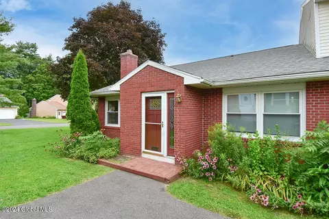 171 Hague Blvd #A, Glenmont, NY 12077