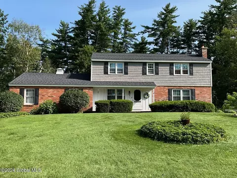 3 Crestwood Dr, Queensbury, NY 12804