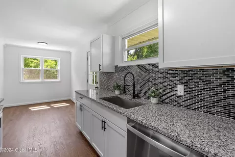 2271 Nelson Dr, Schenectady, NY 12309 photo 9