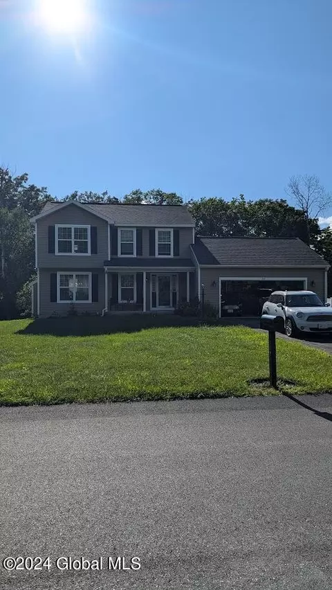 917 Ridgeview Cir, Castleton On Hudson, NY 12033