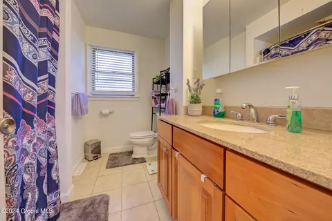Bath - 508 Chiswell Rd, Schenectady, NY 12304 photo 2 of 2