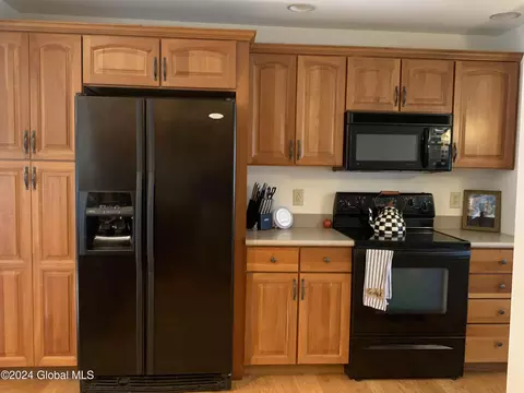 Kitchen - 508 Chiswell Rd, Schenectady, NY 12304 photo 3 of 4