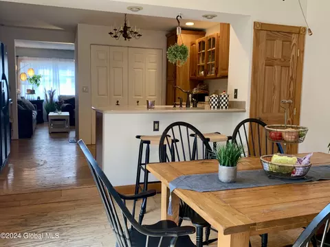 Dining - 508 Chiswell Rd, Schenectady, NY 12304 photo 3 of 5