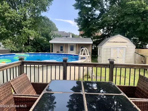 Exterior - 508 Chiswell Rd, Schenectady, NY 12304 photo 6 of 7