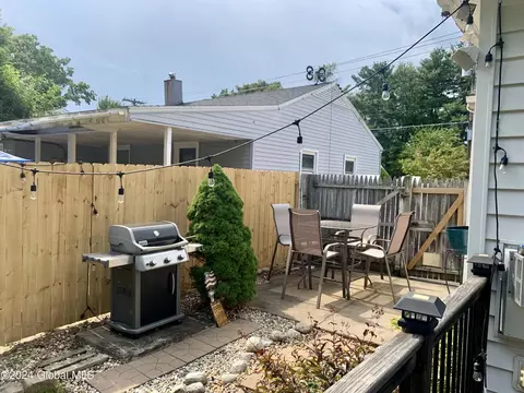 Exterior - 508 Chiswell Rd, Schenectady, NY 12304 photo 5 of 7