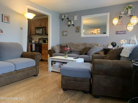 Living - 508 Chiswell Rd, Schenectady, NY 12304 photo 2 of 2