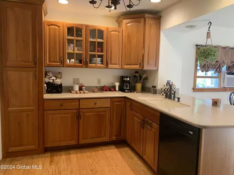 Kitchen - 508 Chiswell Rd, Schenectady, NY 12304 photo 2 of 4