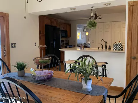 Dining - 508 Chiswell Rd, Schenectady, NY 12304 photo 4 of 5