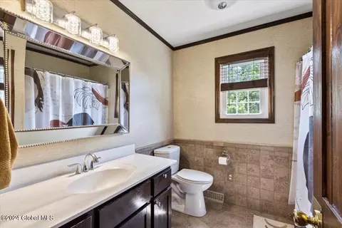 Bath - 10 Dorset St, Delmar, NY 12054 photo 2 of 2