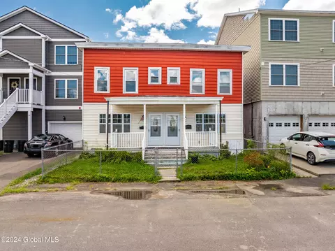 12 Front St, Waterford, NY 12188