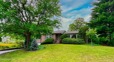 1275 Hawthorn Rd, Niskayuna, NY 12309